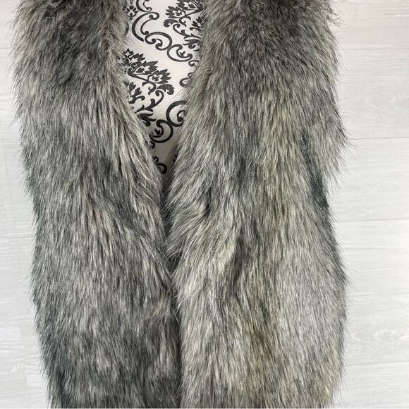 Jack B.B. Dakota Castleton Faux Fur Vest - Picture 6 of 11